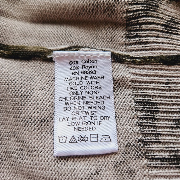 K Dash by Kardashian MEDIUM Green Leopard Animal  Print  3/4 Sleeve Sweater Top - Picture 4 of 4